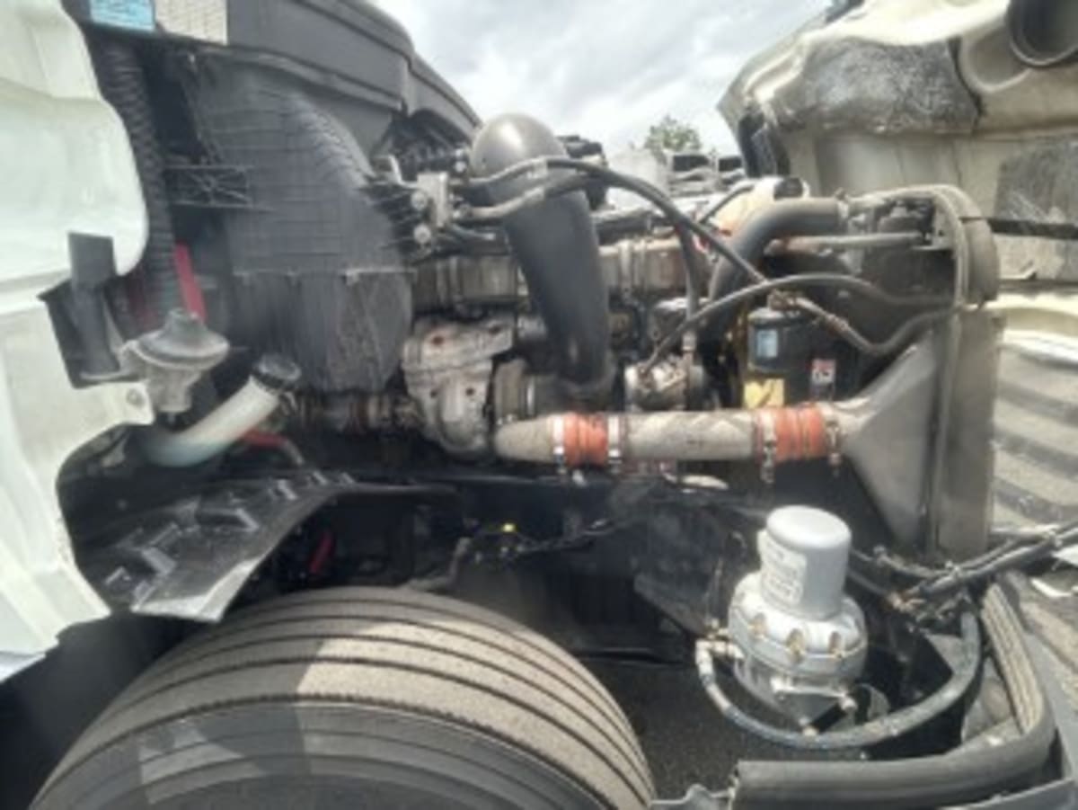 2020 Freightliner Cascadia in Newark, NJ — photo 13