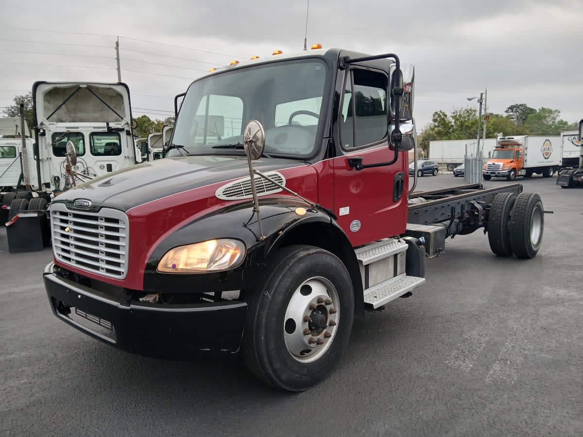 2019 Freightliner M2 106 in Jacksonville, FL — photo 2