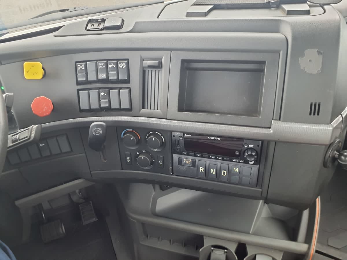 2019 Volvo VNL 860 in Kearny, NJ — photo 7