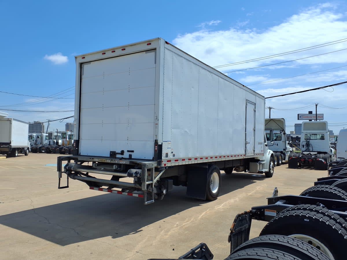 2019 Freightliner M2 106 in Dallas, TX — photo 4