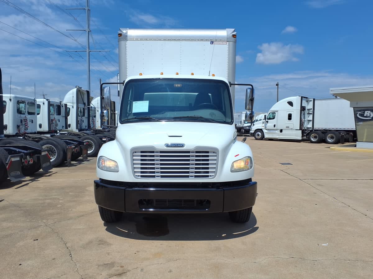 2019 Freightliner M2 106 in Dallas, TX — photo 2