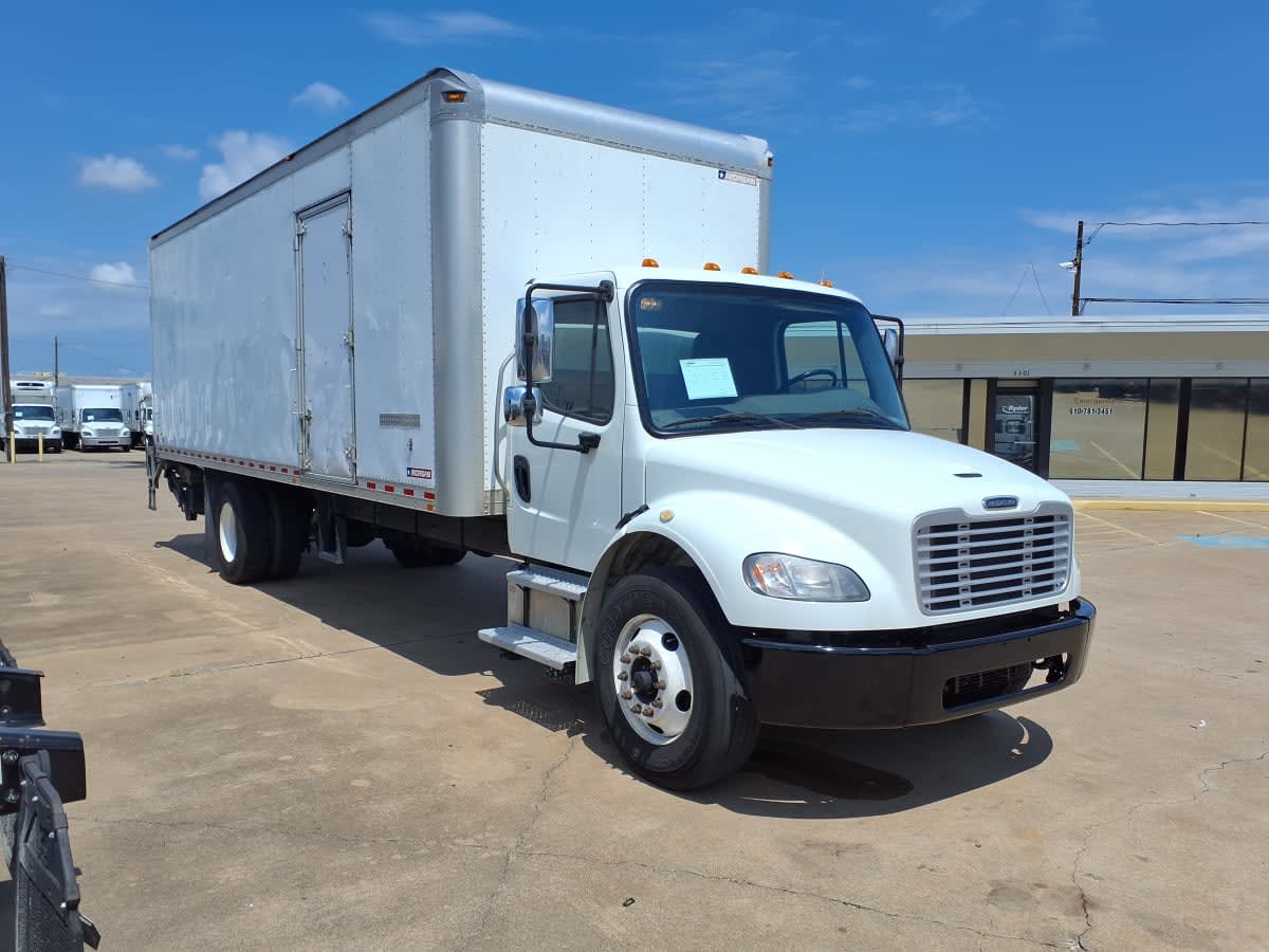 2019 Freightliner M2 106 in Dallas, TX — photo 3