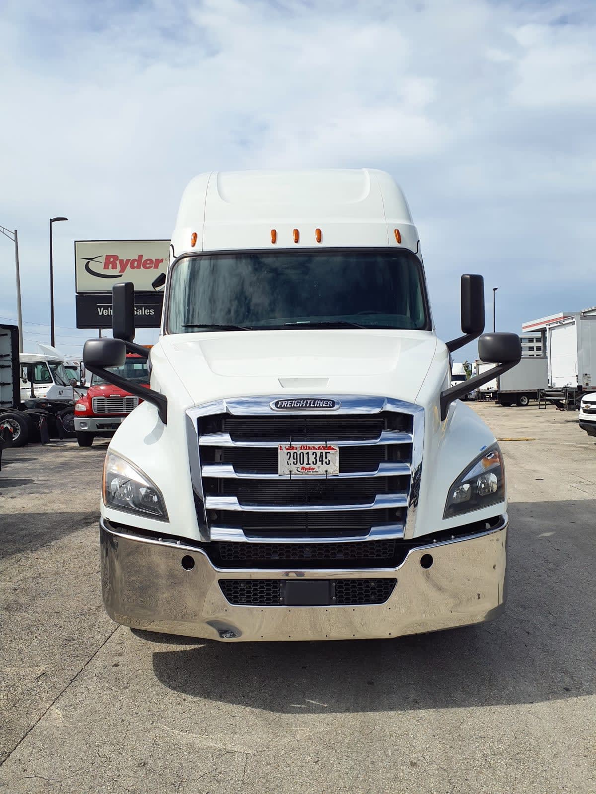 2020 Freightliner Cascadia in Miami, FL — photo 2