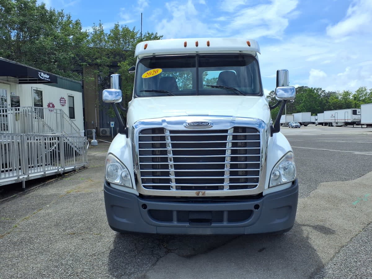 2020 Freightliner Cascadia in Knoxville, TN — photo 2