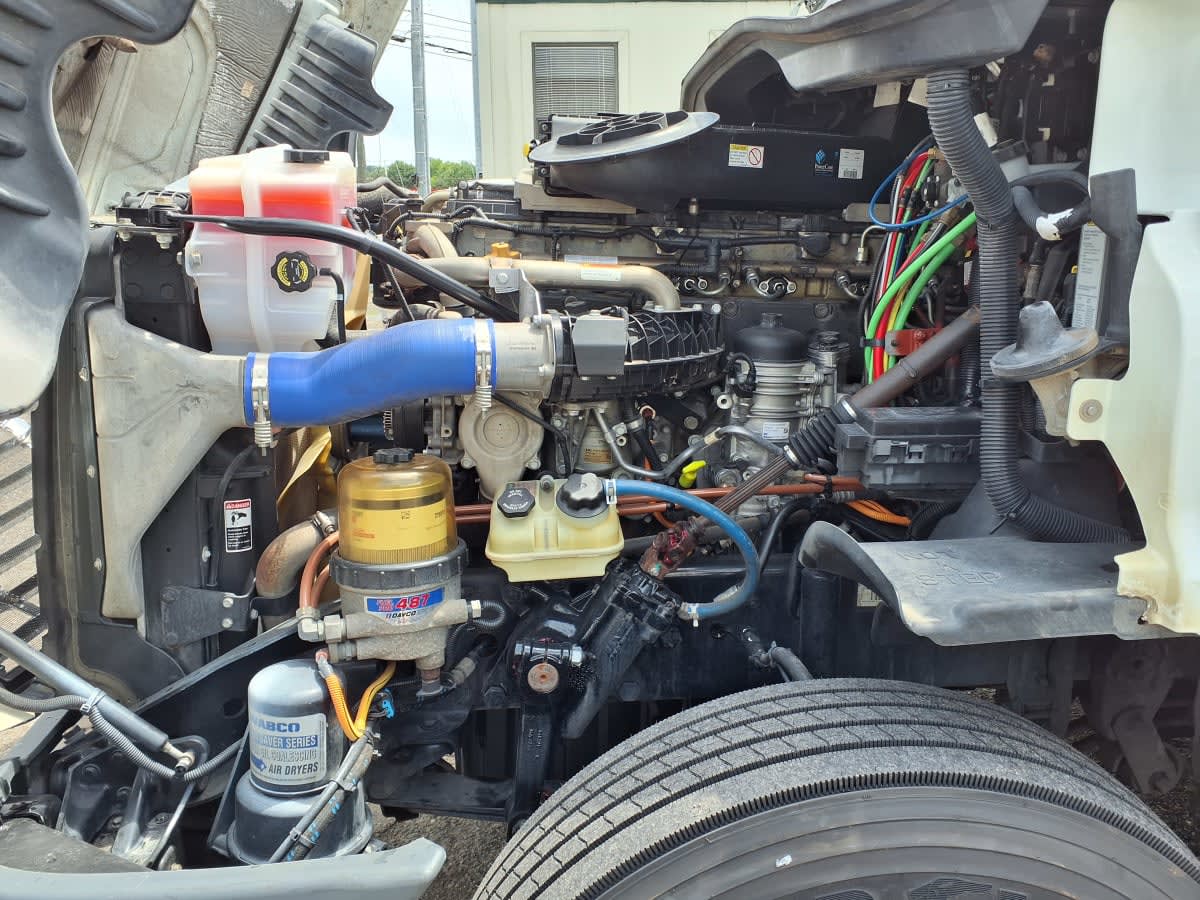 2020 Freightliner Cascadia in Knoxville, TN — photo 8