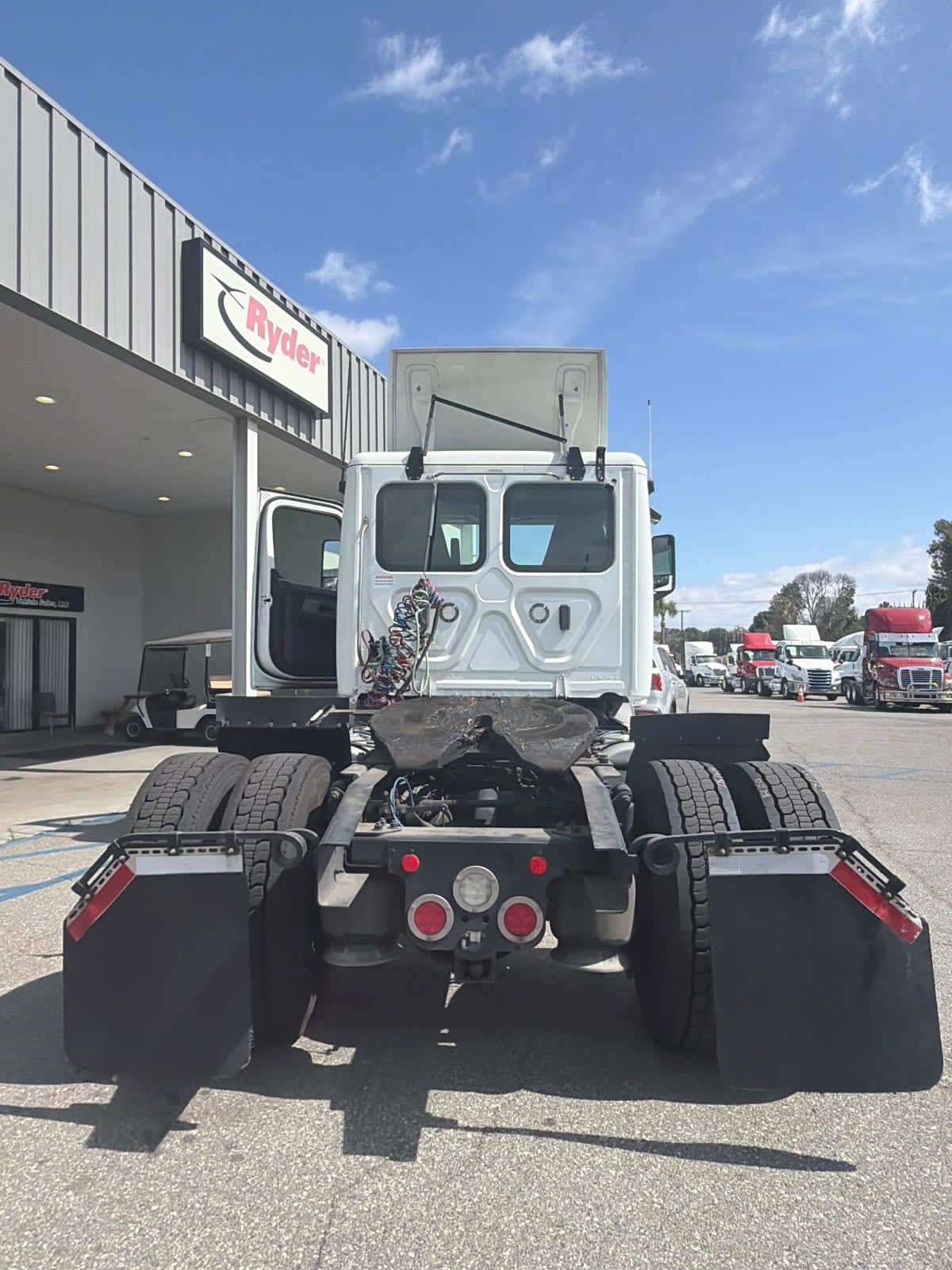2020 Freightliner Cascadia in Pomona, CA — photo 5