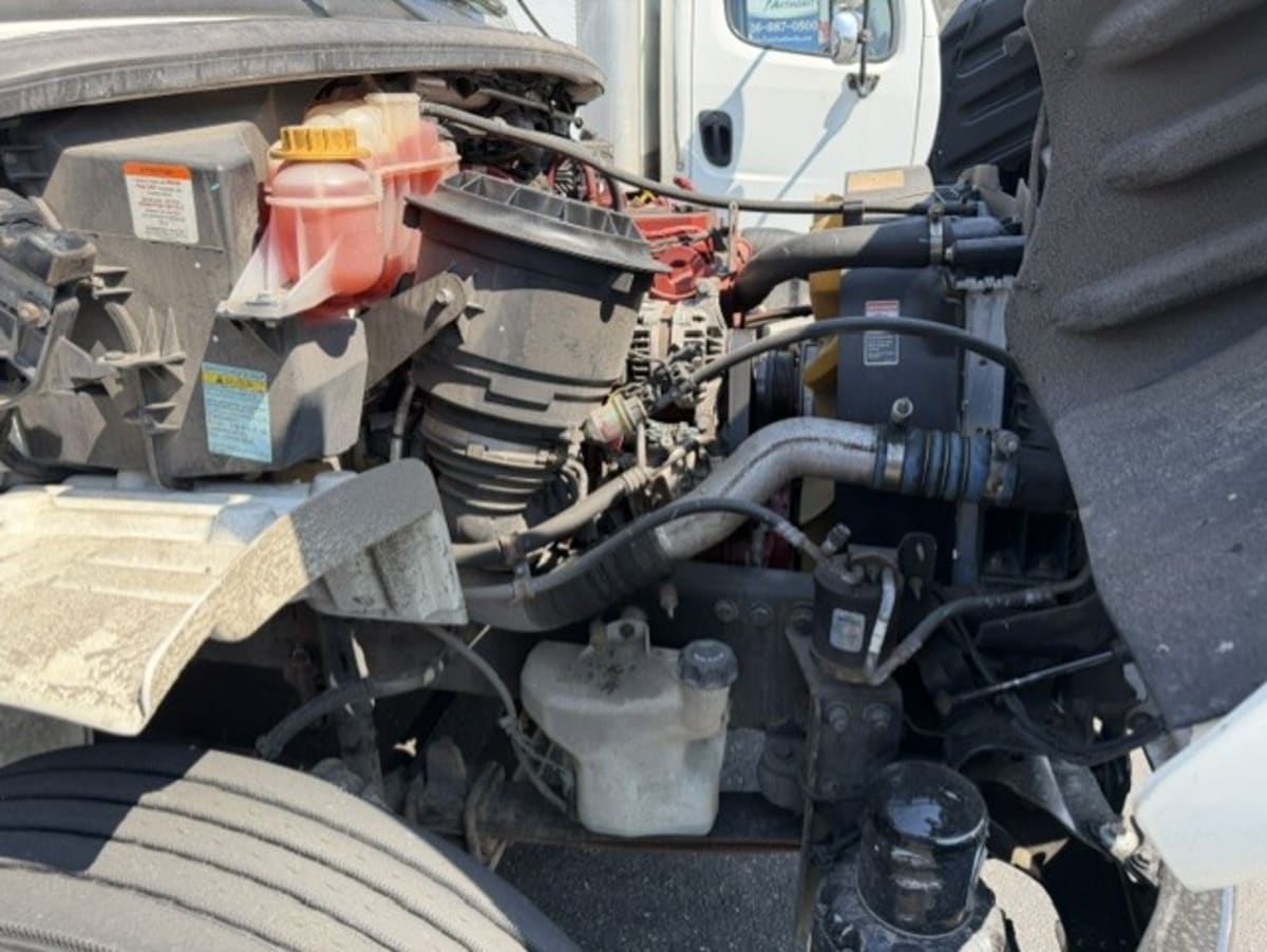2019 Freightliner M2 106 in Farmingdale, NY — photo 11