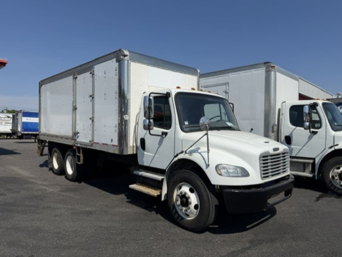 2019 Freightliner M2 106 in Farmingdale, NY — photo 3