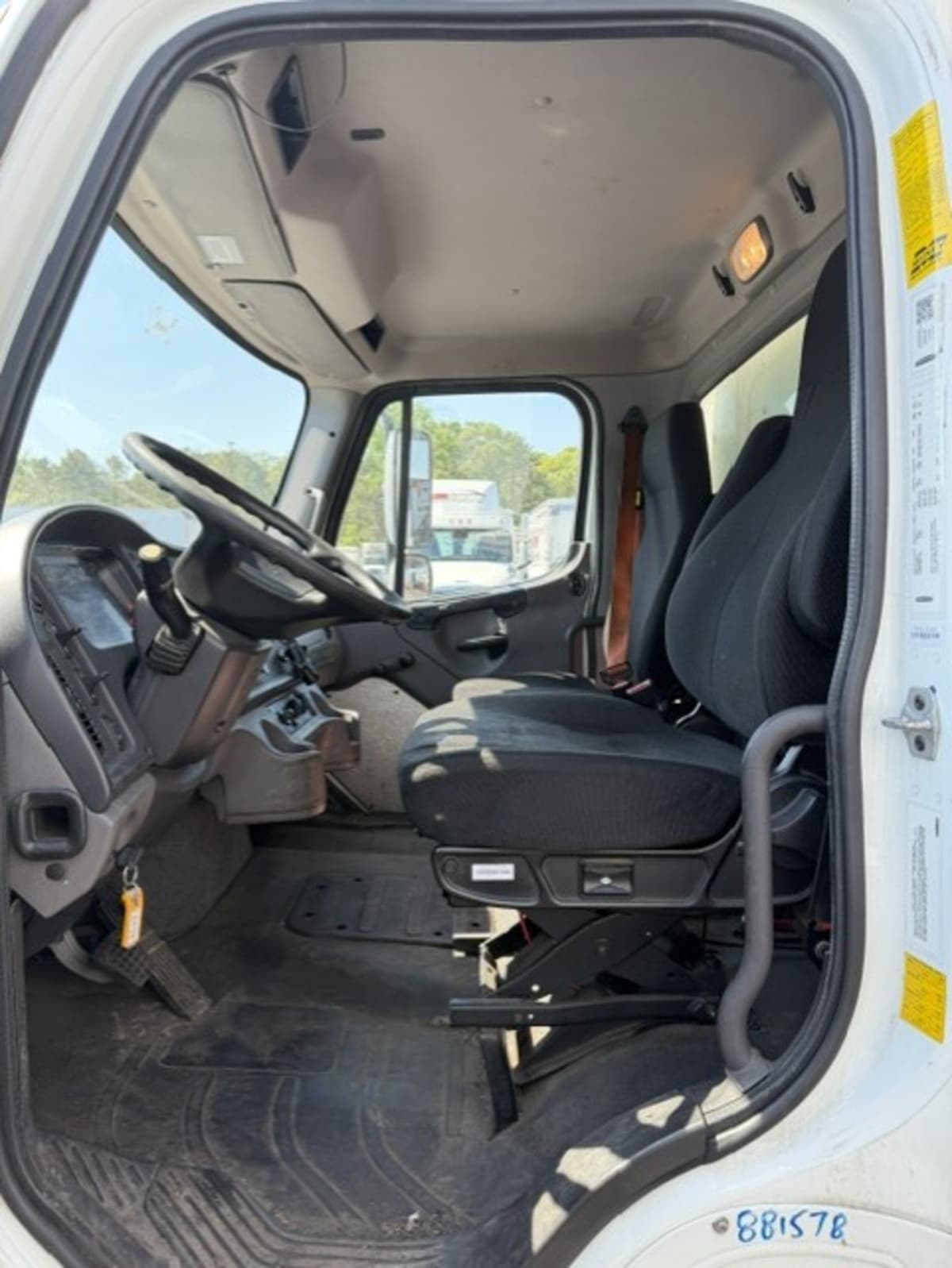 2019 Freightliner M2 106 in Farmingdale, NY — photo 7