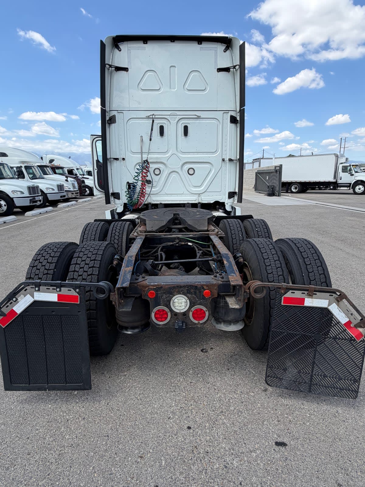 2020 Freightliner Cascadia in Fontana, CA — photo 5