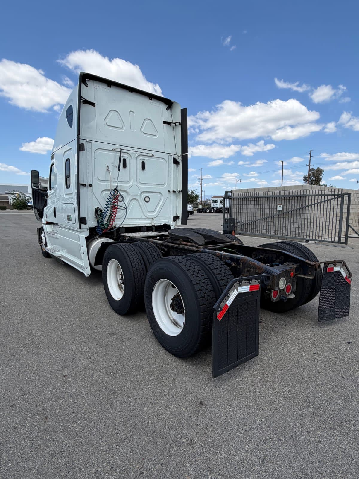 2020 Freightliner Cascadia in Fontana, CA — photo 6