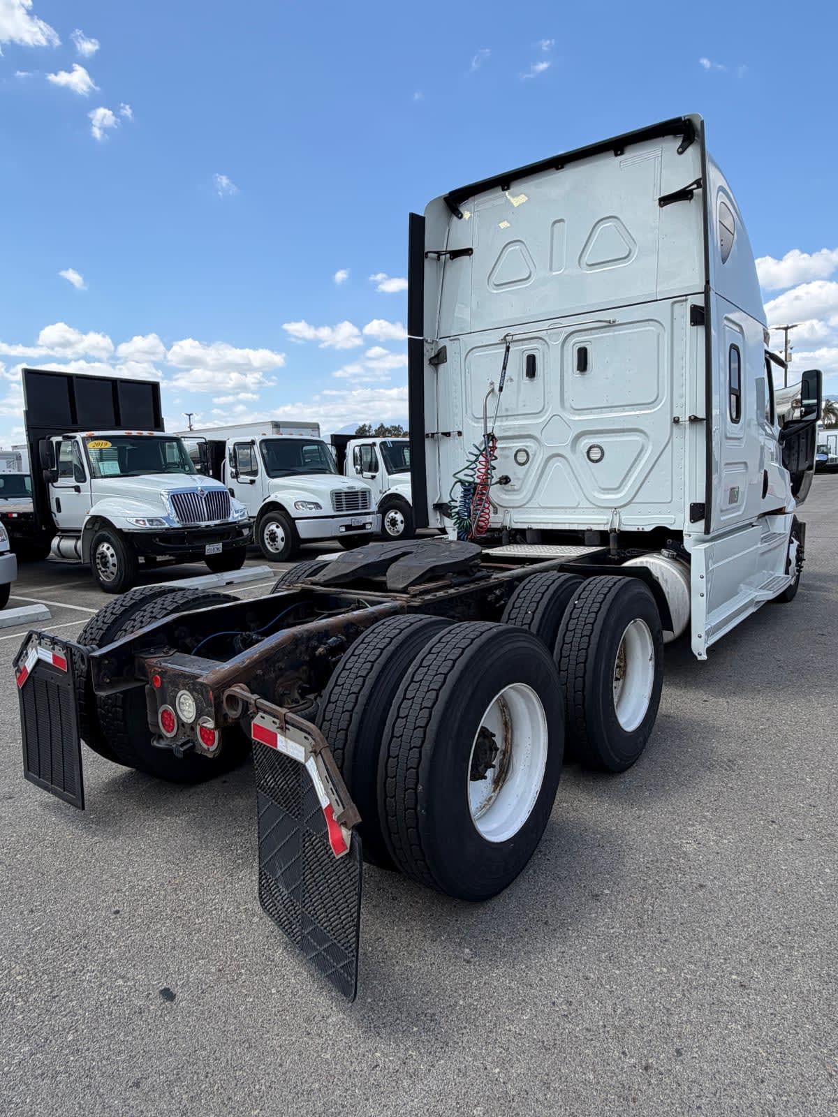 2020 Freightliner Cascadia in Fontana, CA — photo 4