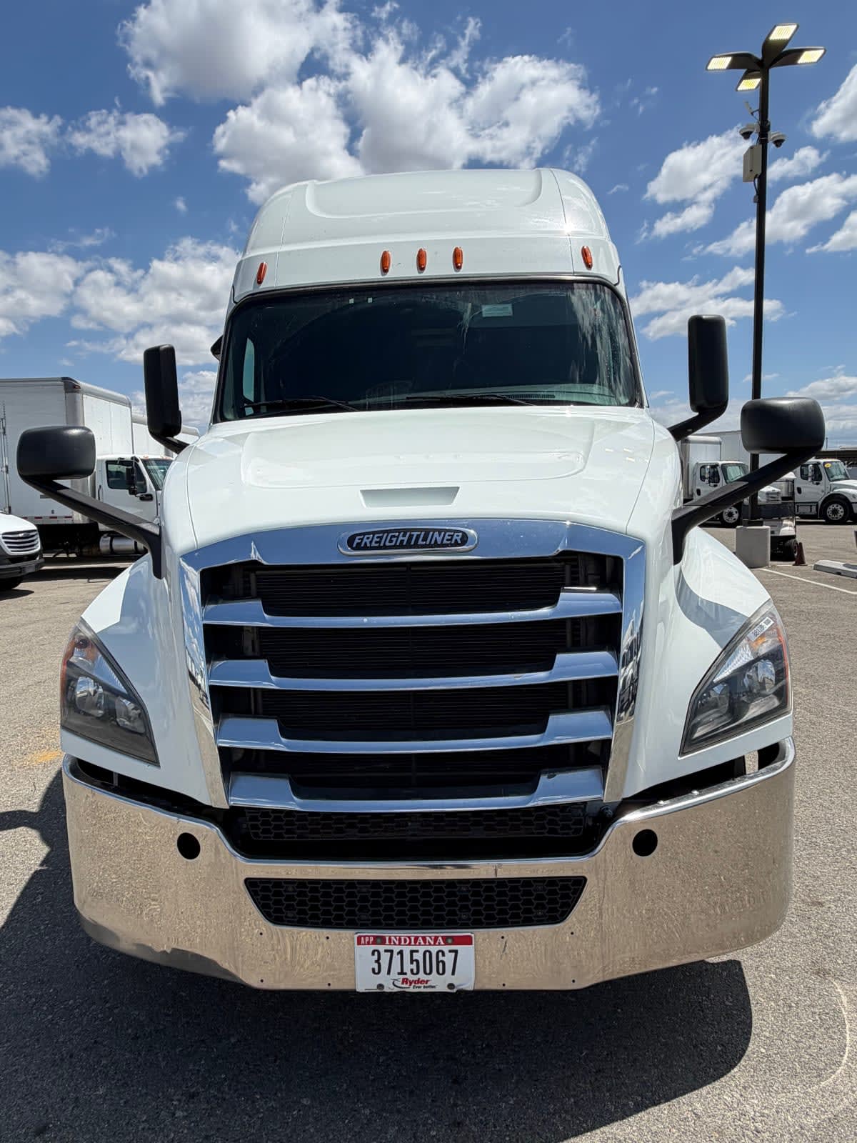2020 Freightliner Cascadia in Fontana, CA — photo 2