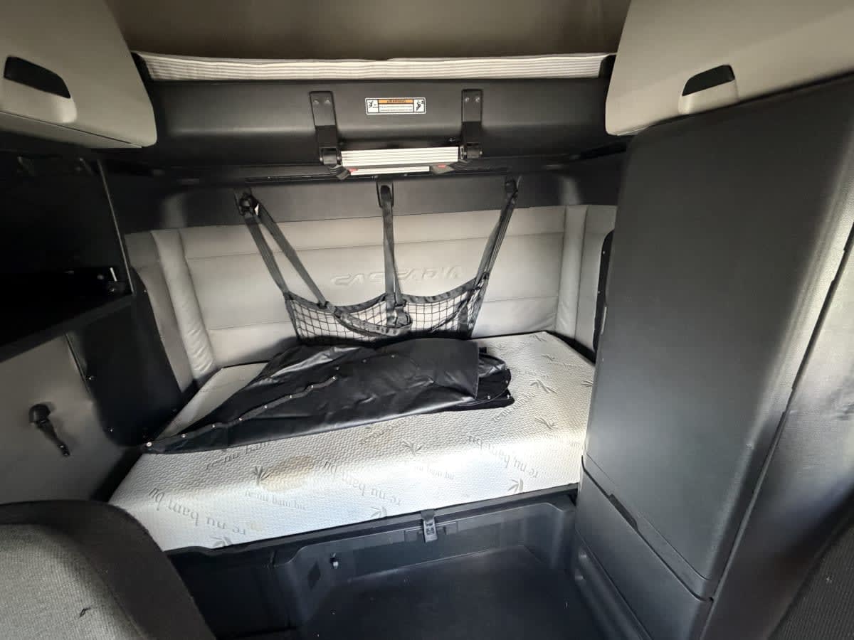 2020 Freightliner Cascadia in Fontana, CA — photo 8