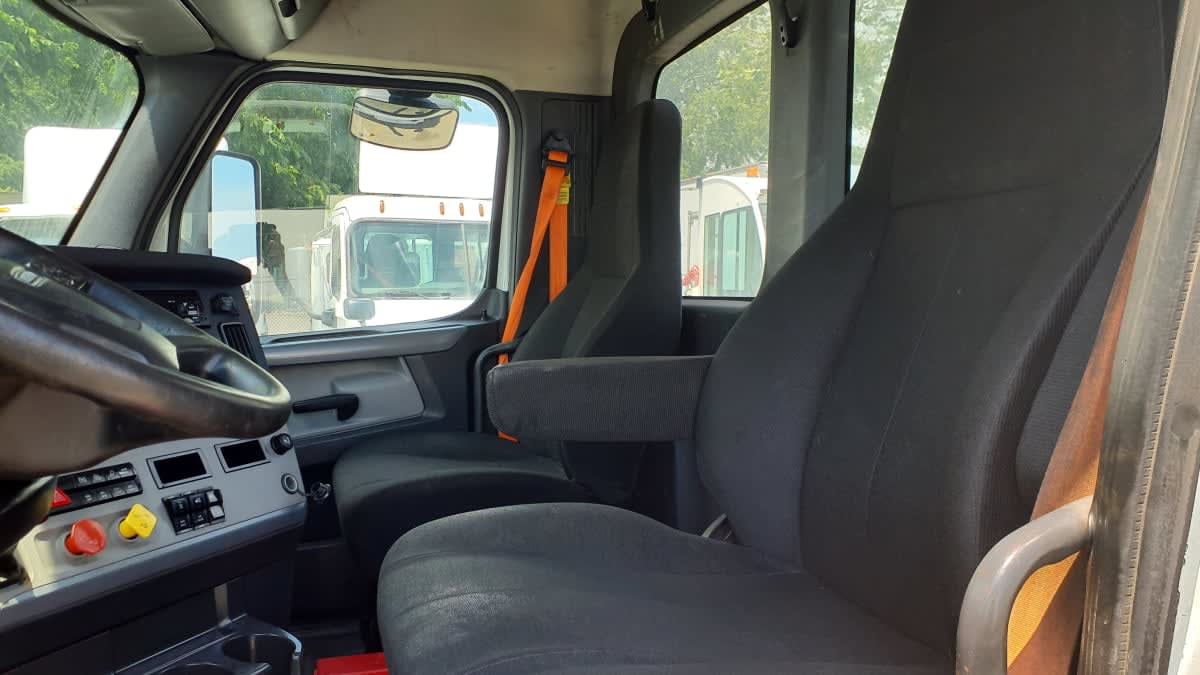 2020 Freightliner Cascadia in Springfield, MA — photo 10