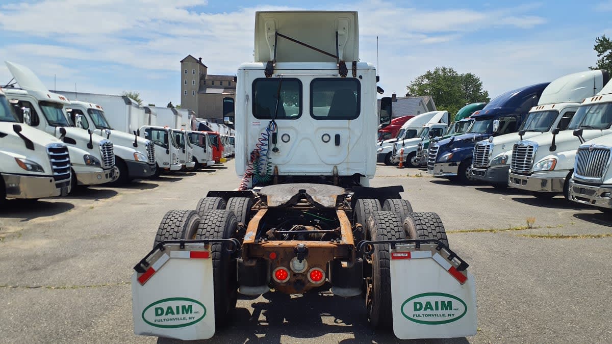 2020 Freightliner Cascadia in Springfield, MA — photo 5