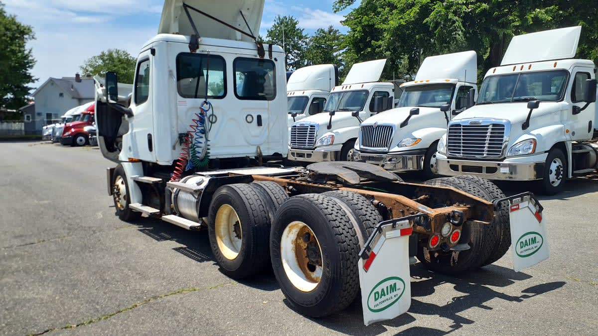2020 Freightliner Cascadia in Springfield, MA — photo 6