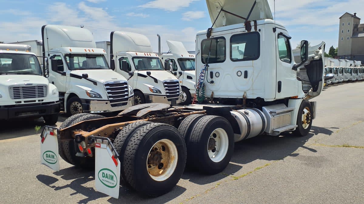 2020 Freightliner Cascadia in Springfield, MA — photo 4
