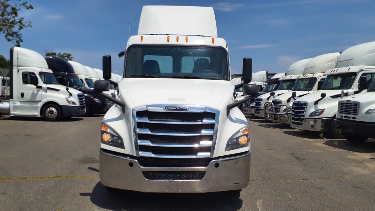 2020 Freightliner Cascadia in Springfield, MA — photo 2