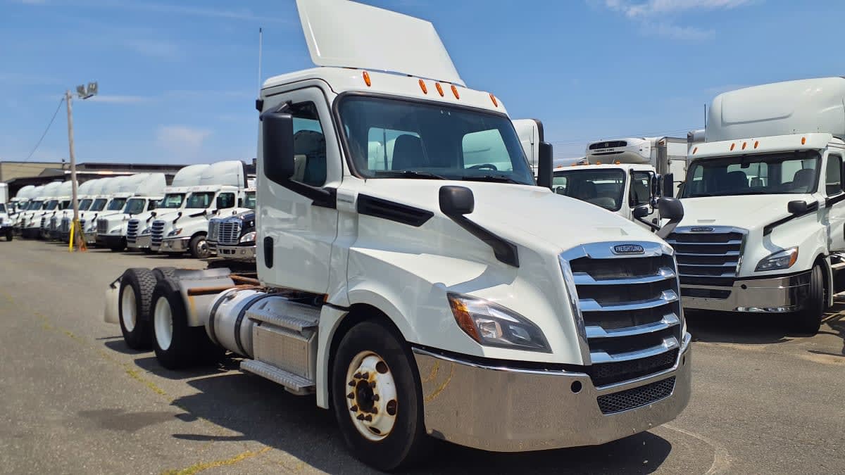 2020 Freightliner Cascadia in Springfield, MA — photo 3