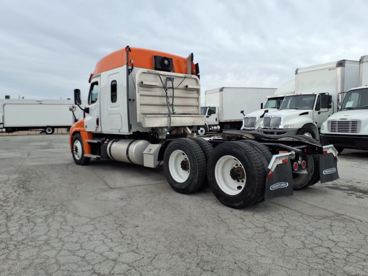2020 Freightliner Cascadia in Fort Worth, TX — photo 6