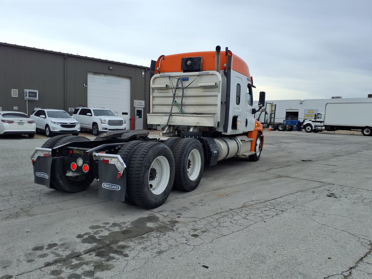 2020 Freightliner Cascadia in Fort Worth, TX — photo 4