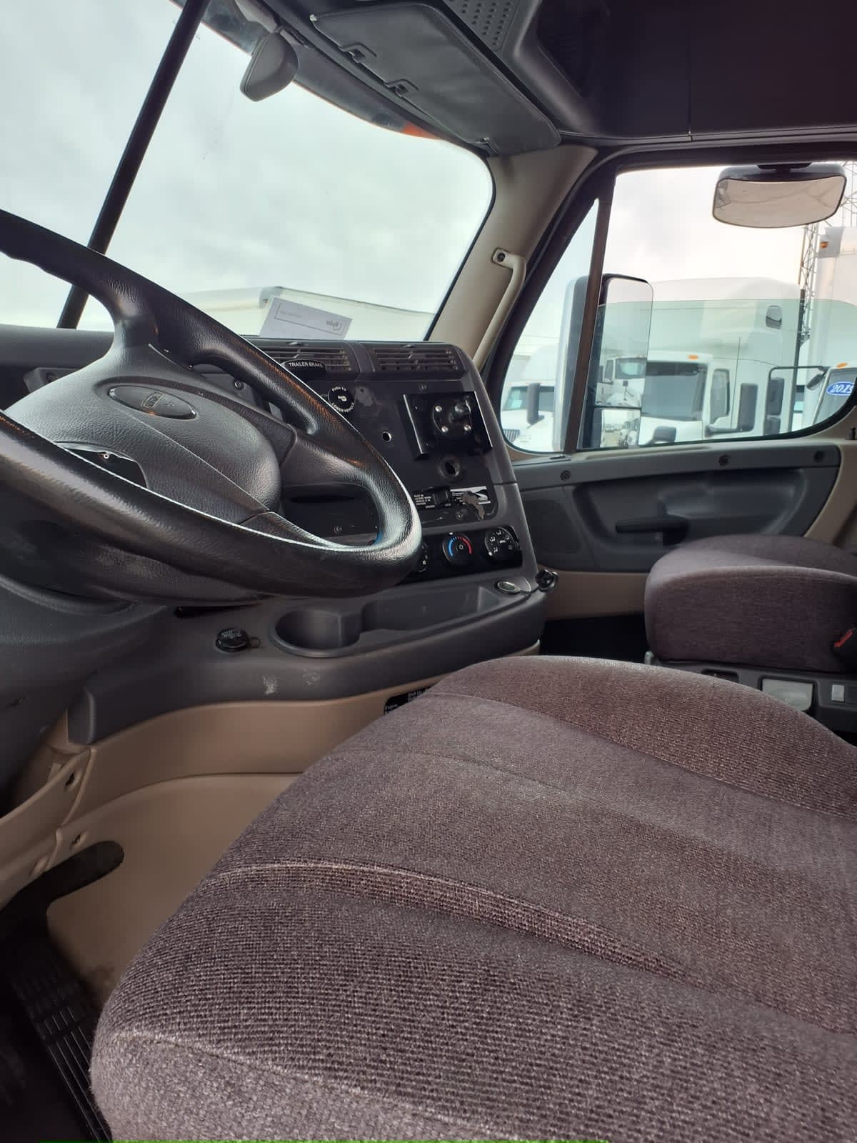 2020 Freightliner Cascadia in Fort Worth, TX — photo 7