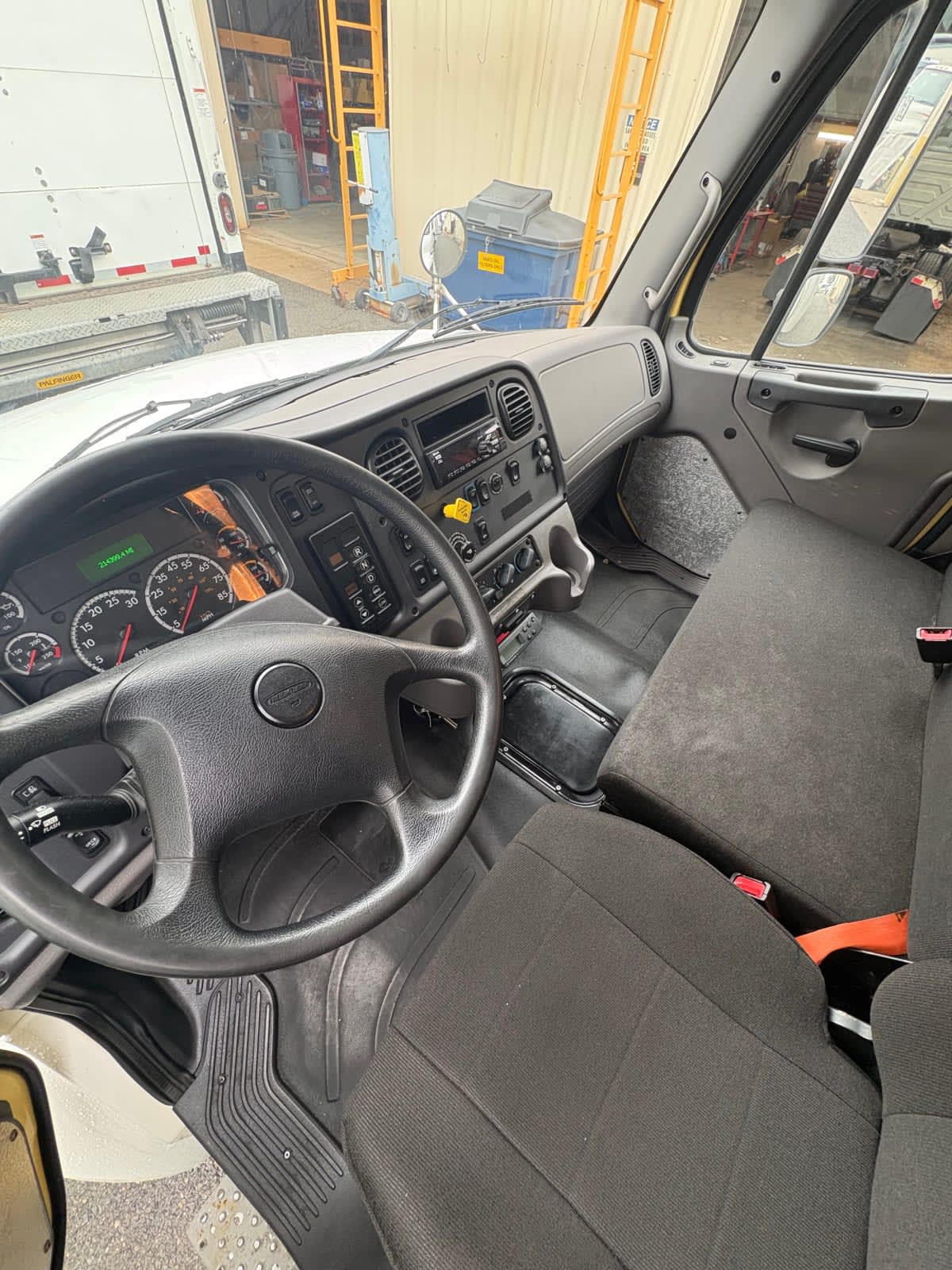 2020 Freightliner M2 106 in Ashland, VA — photo 8