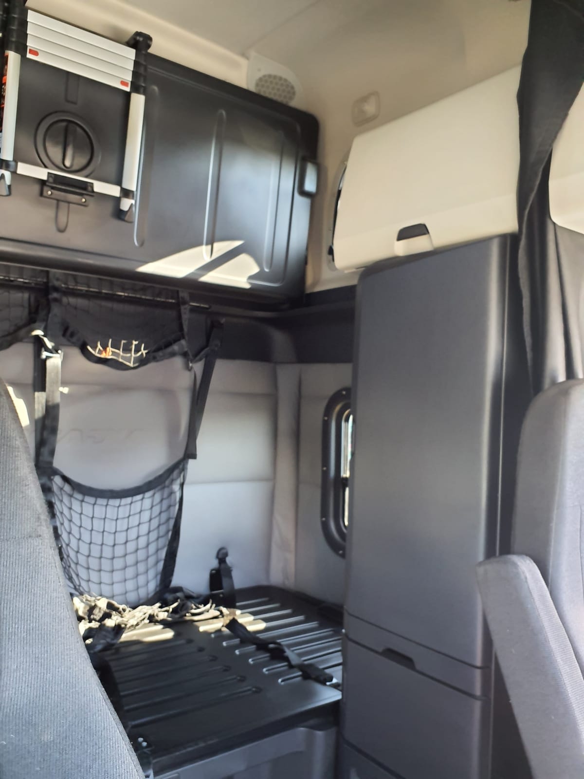 2020 Freightliner Cascadia in Oak Creek, WI — photo 12