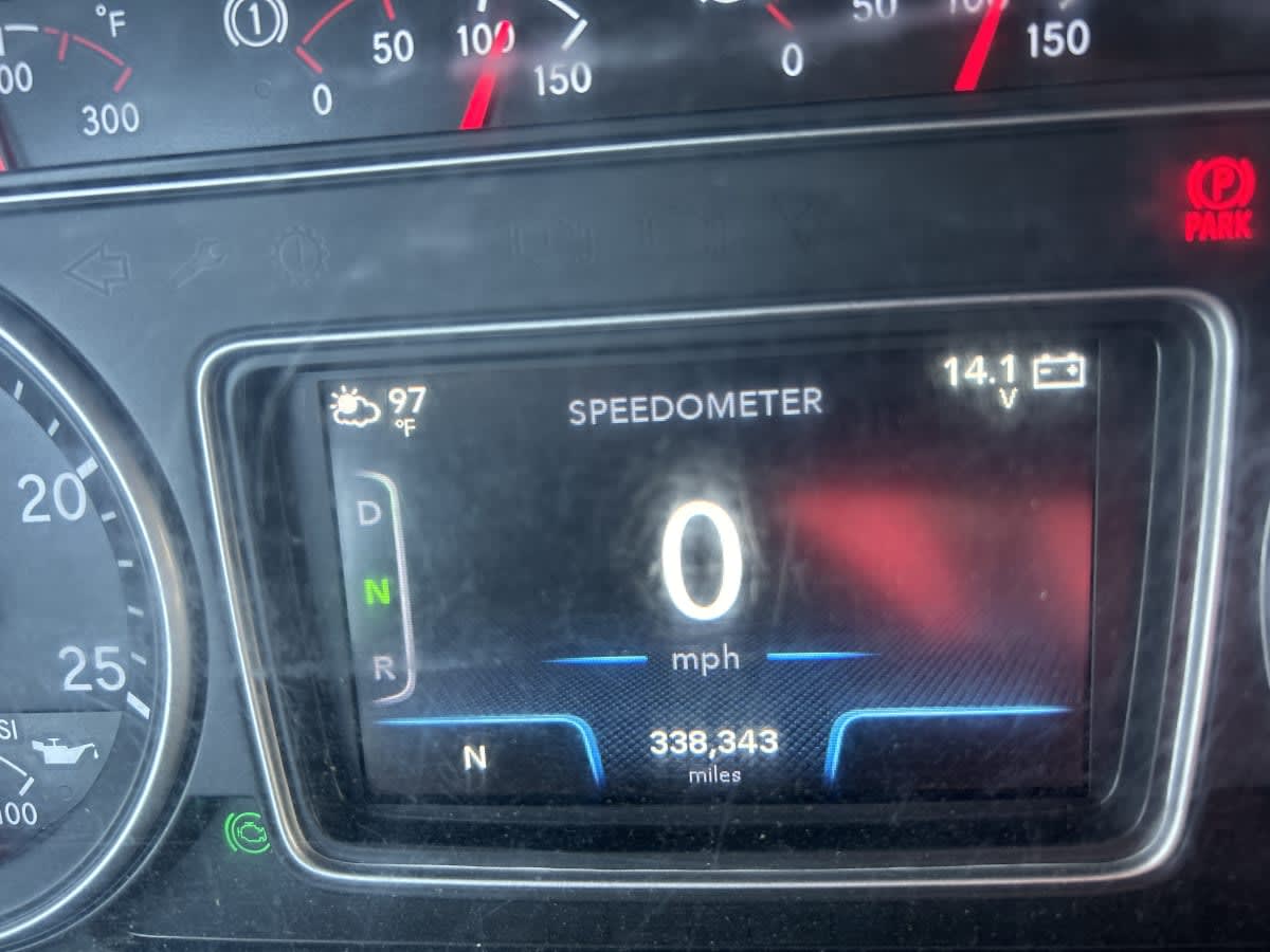 2019 International LT in Pomona, CA — photo 9