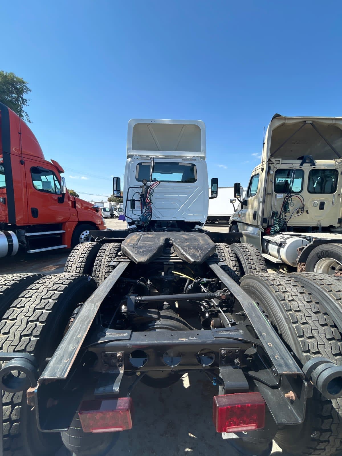 2019 International LT in Pomona, CA — photo 5