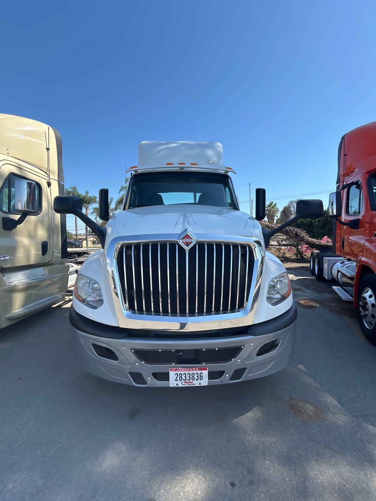 2019 International LT in Pomona, CA — photo 2