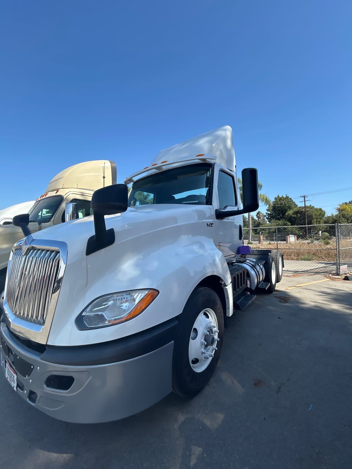 2019 International LT in Pomona, CA — photo 3