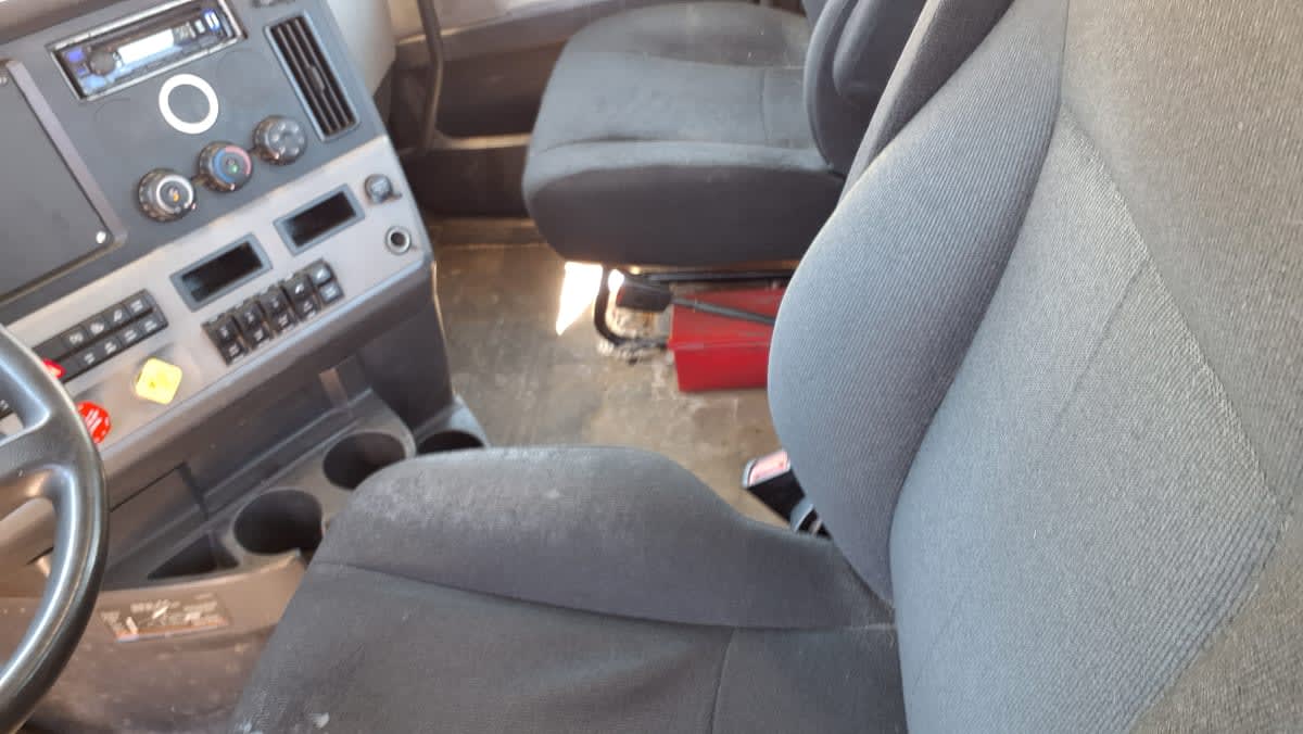 2020 Freightliner Cascadia in Salisbury, MA — photo 7