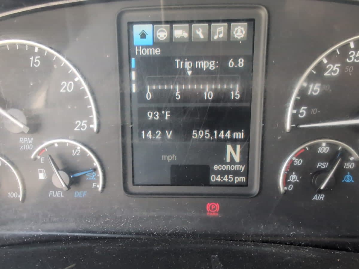 2020 Freightliner Cascadia in Salisbury, MA — photo 10