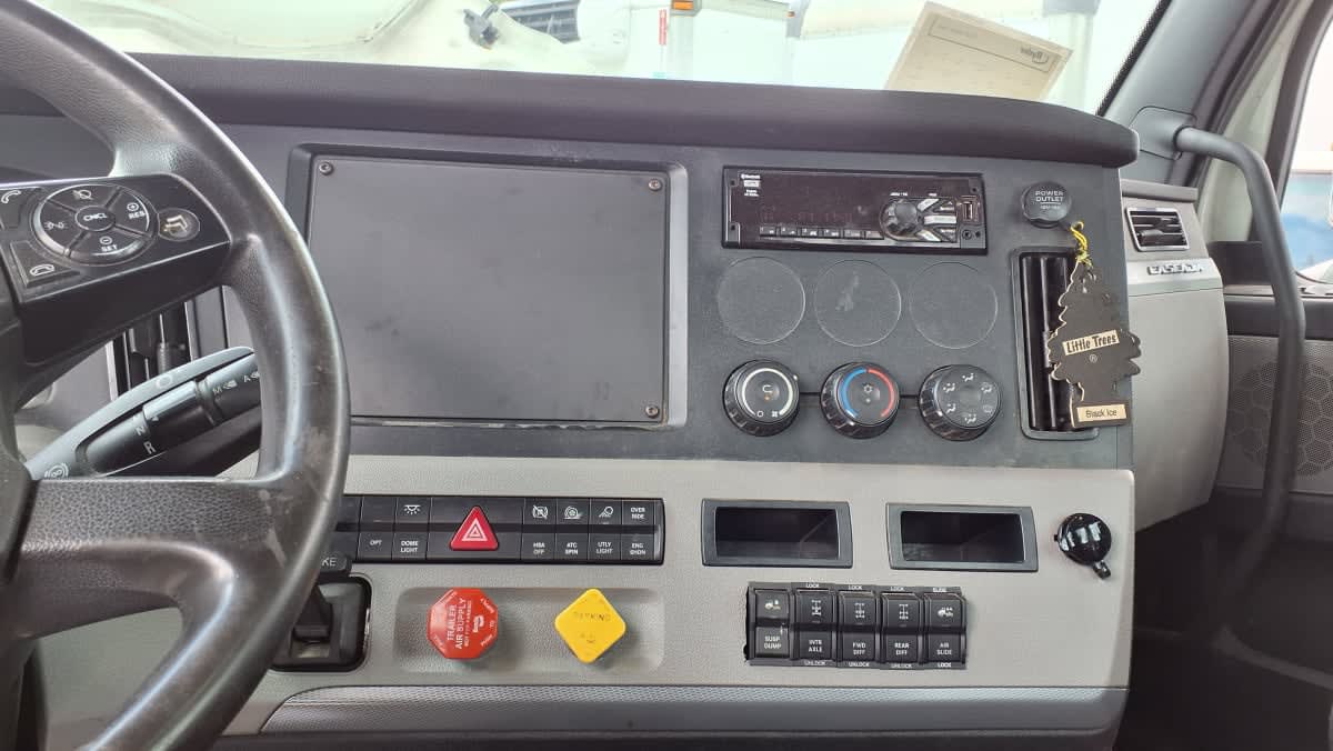 2020 Freightliner Cascadia in Salisbury, MA — photo 10
