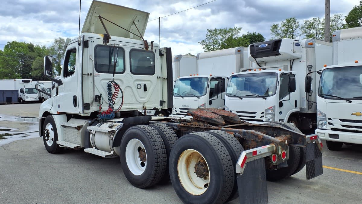 2020 Freightliner Cascadia in Salisbury, MA — photo 6