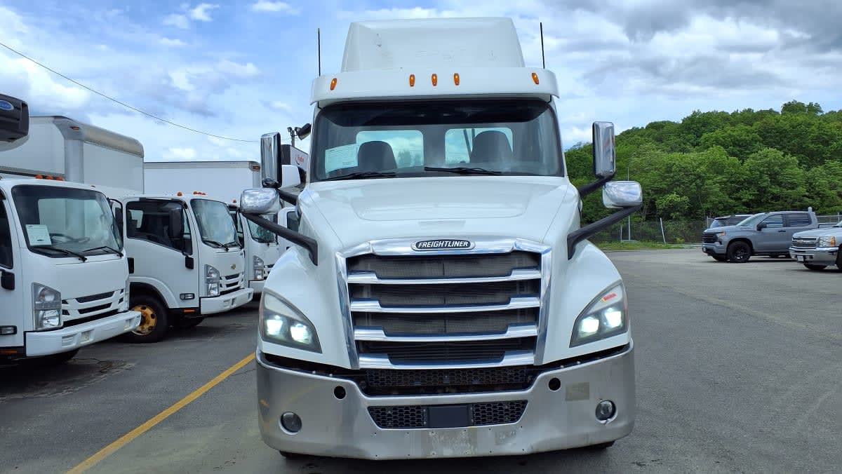 2020 Freightliner Cascadia in Salisbury, MA — photo 2
