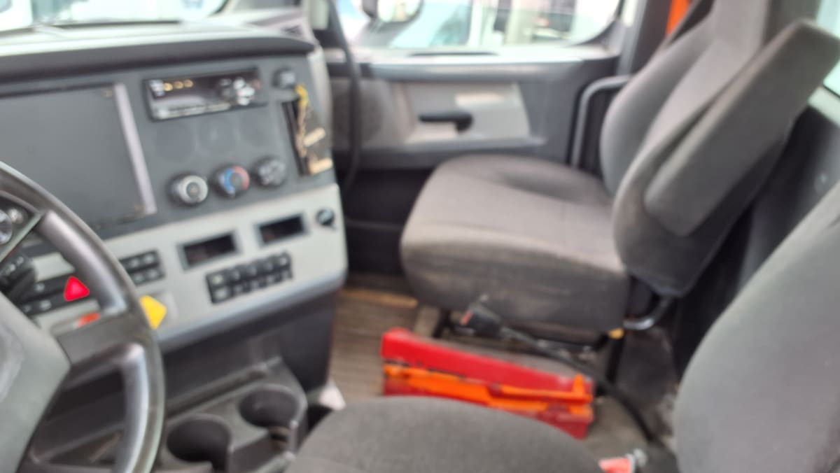 2020 Freightliner Cascadia in Salisbury, MA — photo 7