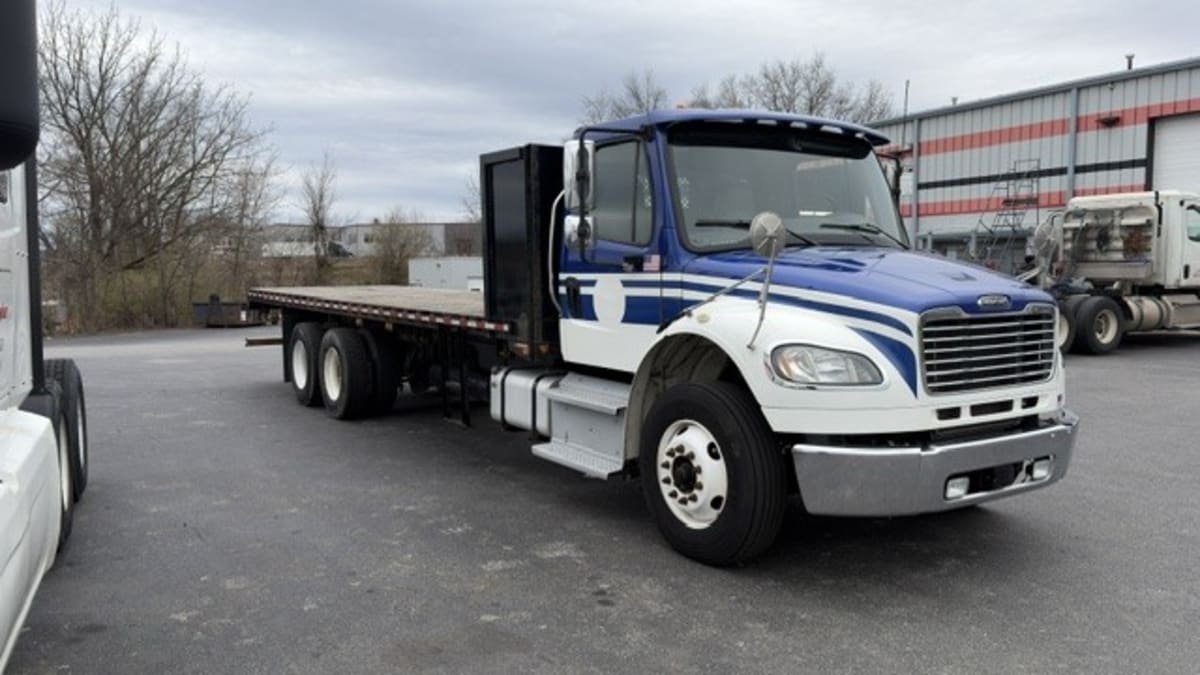 2020 Freightliner M2 106 in Allentown, PA — photo 3