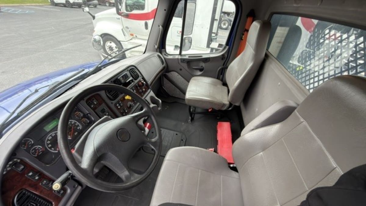 2020 Freightliner M2 106 in Allentown, PA — photo 7
