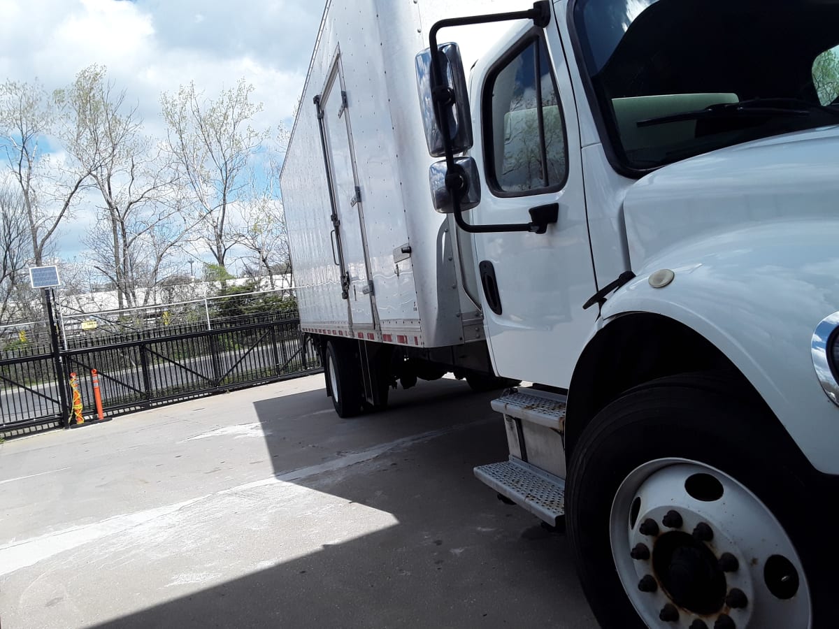 2020 Freightliner M2 106 in Kansas City, MO — photo 3