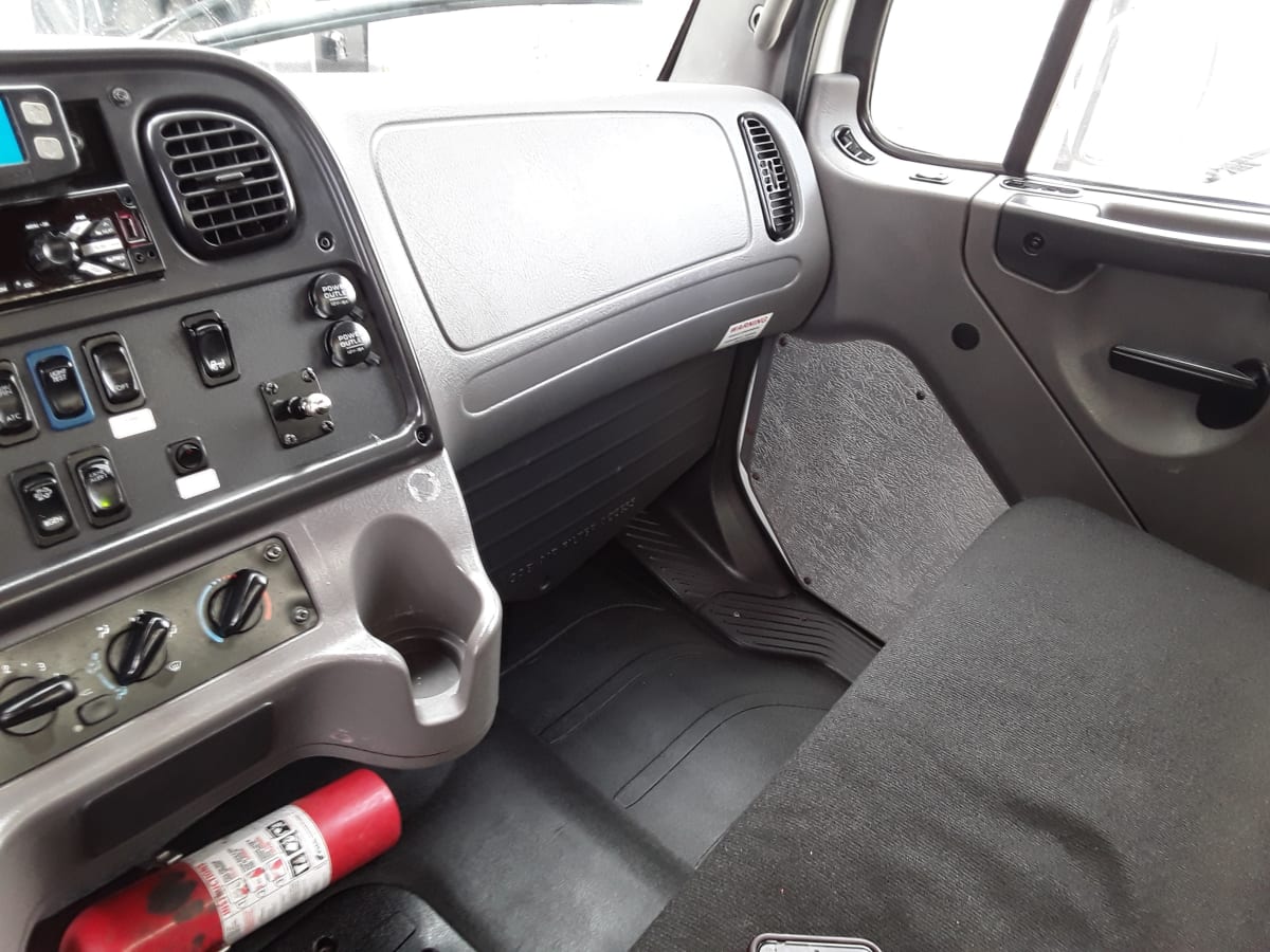 2020 Freightliner M2 106 in Kansas City, MO — photo 7