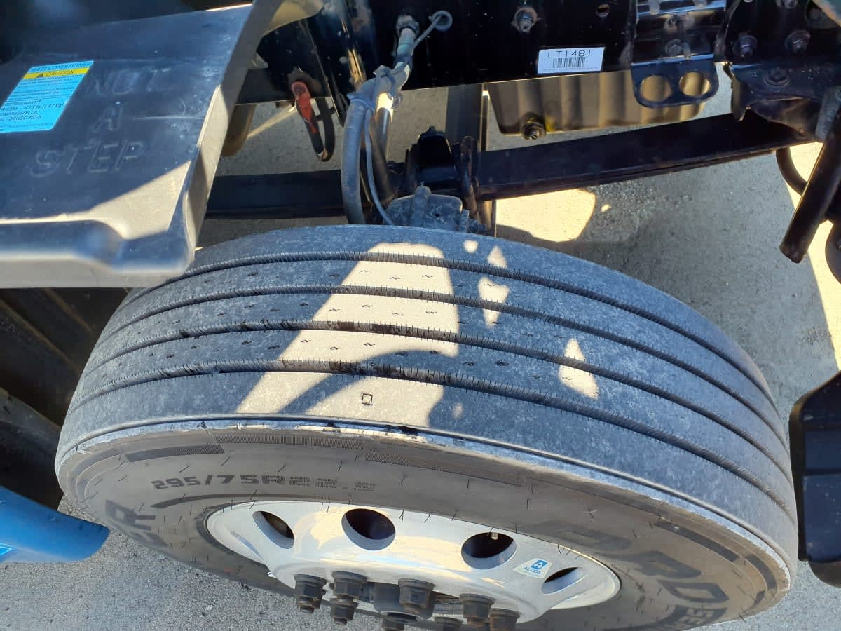 2020 Freightliner Cascadia in Indianapolis, IN — photo 13
