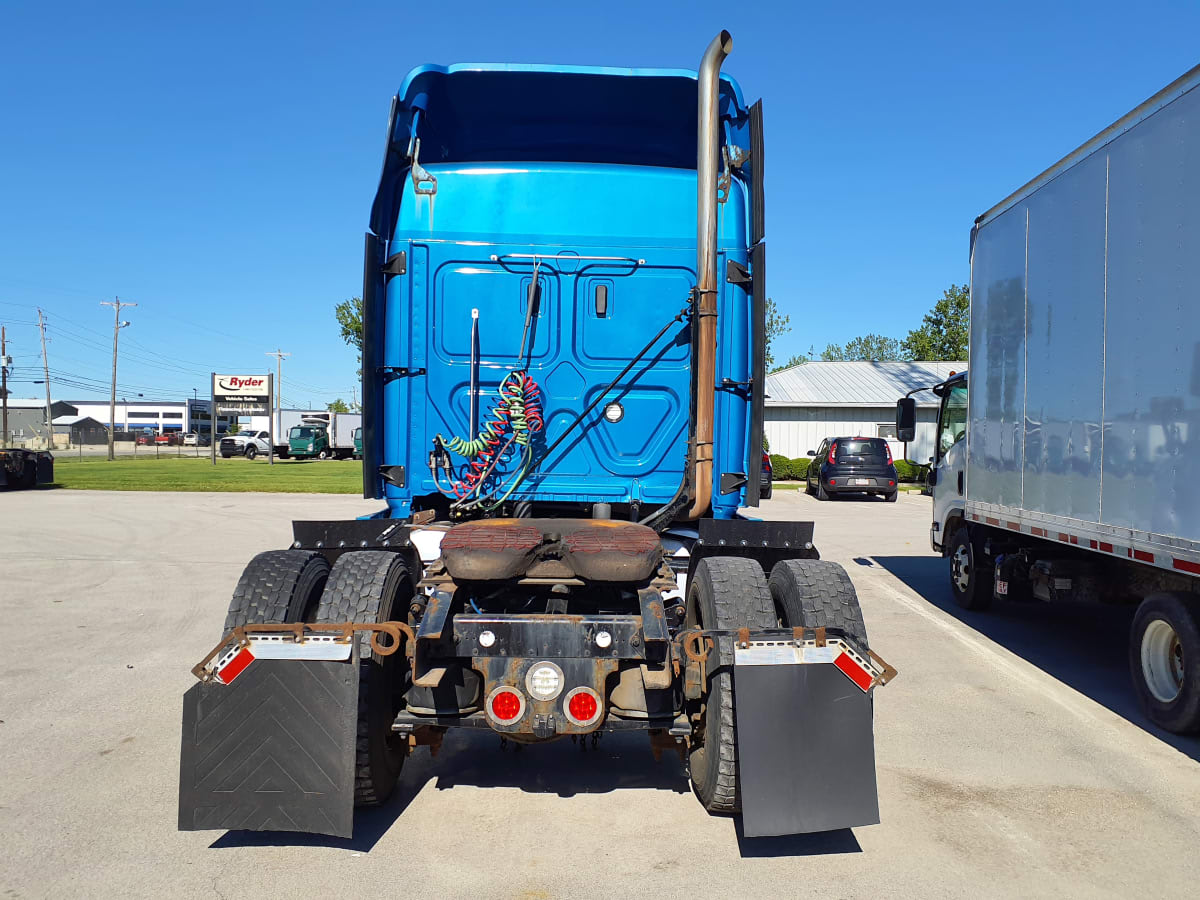2020 Freightliner Cascadia in Indianapolis, IN — photo 5
