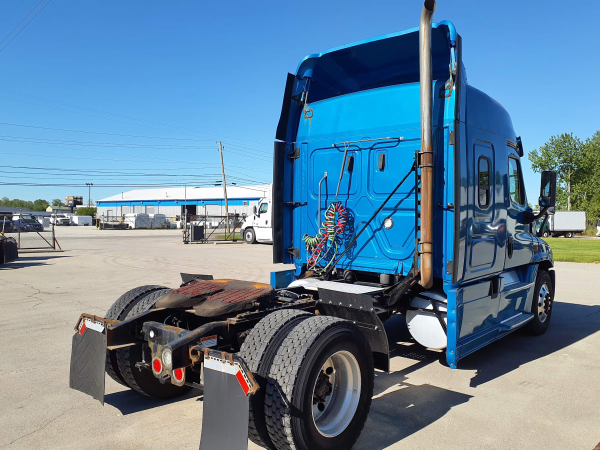 2020 Freightliner Cascadia in Indianapolis, IN — photo 4