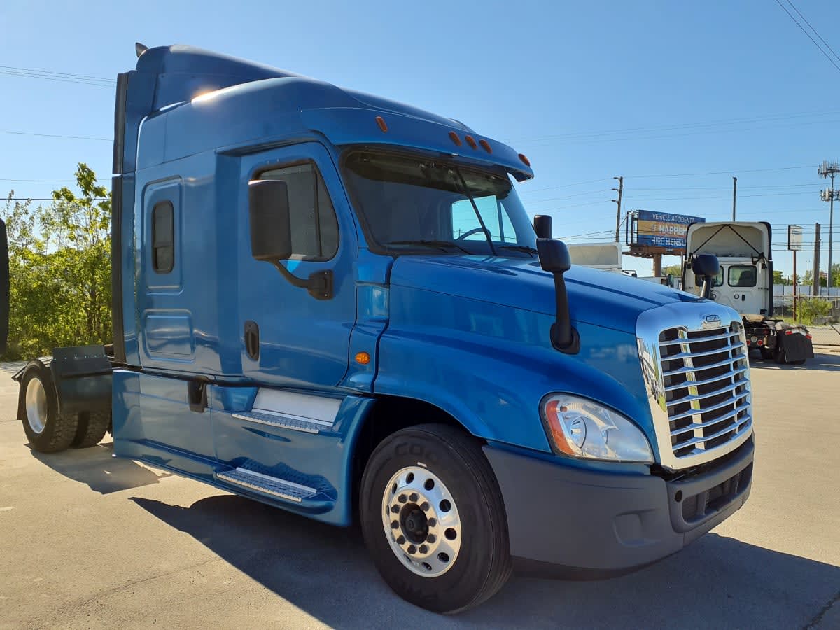 2020 Freightliner Cascadia in Indianapolis, IN — photo 3