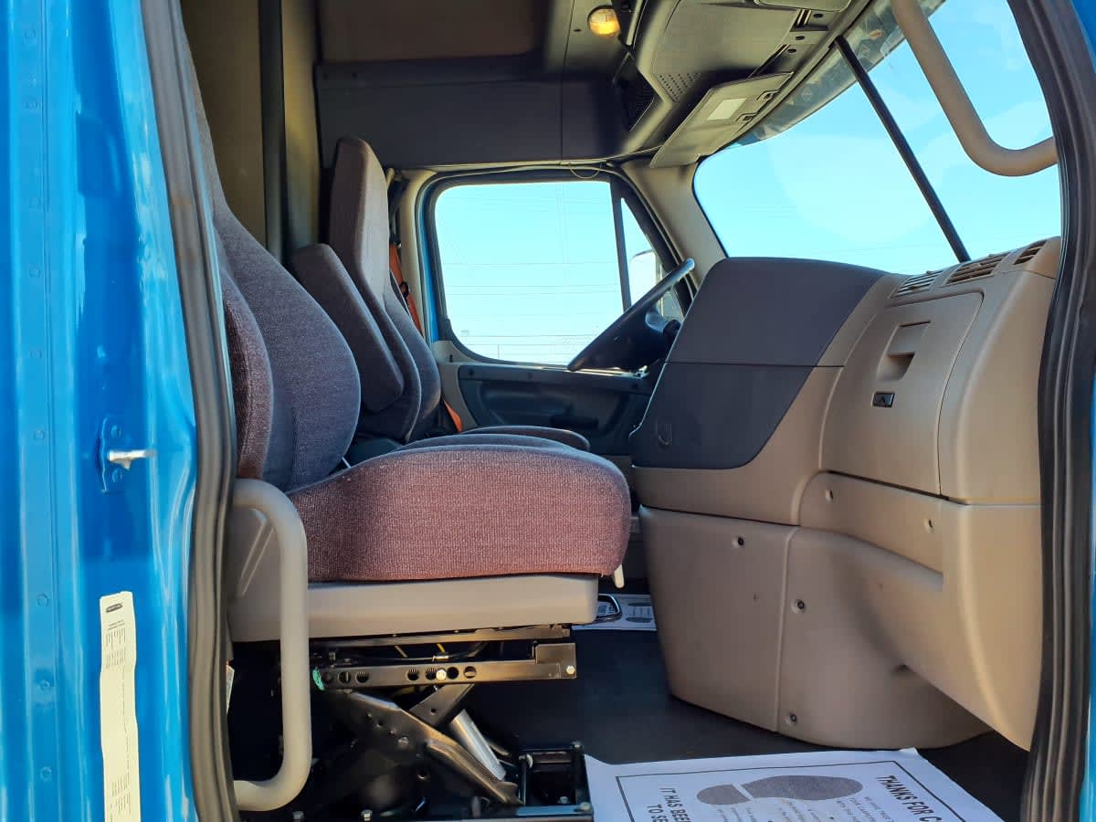 2020 Freightliner Cascadia in Indianapolis, IN — photo 7