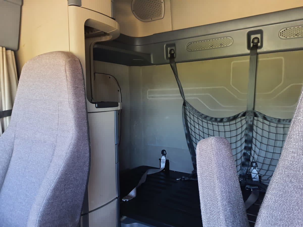 2020 Freightliner Cascadia in Indianapolis, IN — photo 8