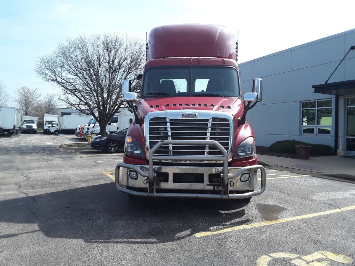 2020 Freightliner Cascadia in Bolingbrook, IL — photo 2
